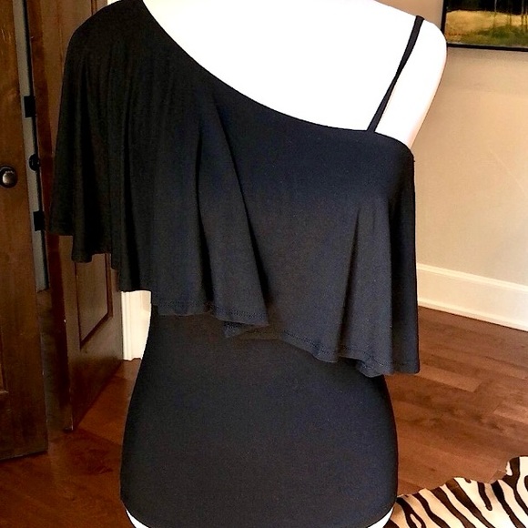 Tart Tops - Tart one shoulder ruffle top NWOT